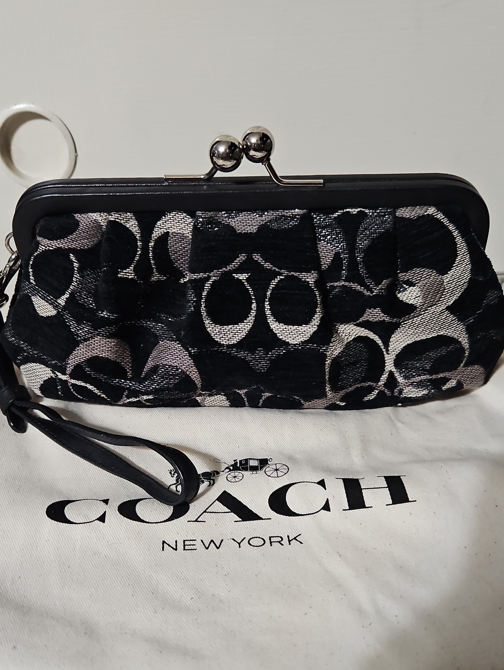 Coach EUC Kisslock Chanille Signature Wristlet Clutch